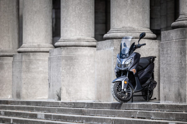 Ydra Seven elektrische scooter zwart - Cinquantenaire